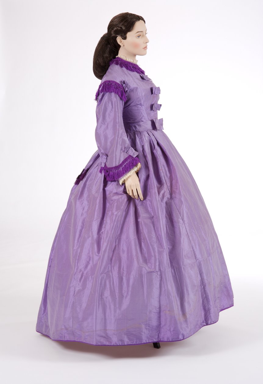 Sivukuva violetista päivämekosta, 1860-luku (raidallinen silkkitafti) tekijältä English School