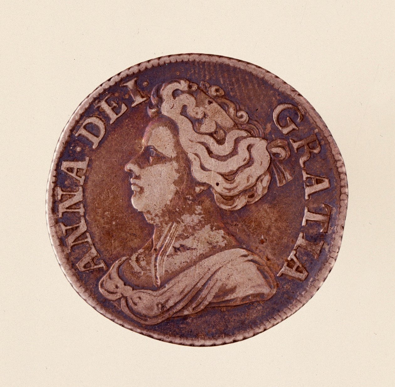 Hopeinen englanti Groschen, kuningatar Anne Stuartin (Iso-Britannian Anne) hallituskausi (1665-1714) 1712. Halk. 2,5 cm Napoli, museo archeologico tekijältä English School