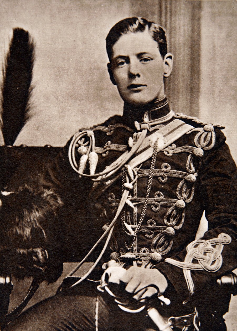 Sir Winston Churchill 4. husaarin luutnanttina vuonna 1895 (syväpaino) tekijältä English School