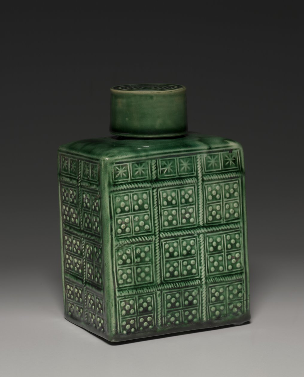 Tea Caddy kannella, Staffordshiren tehdas, n. 1750-1800 tekijältä English School