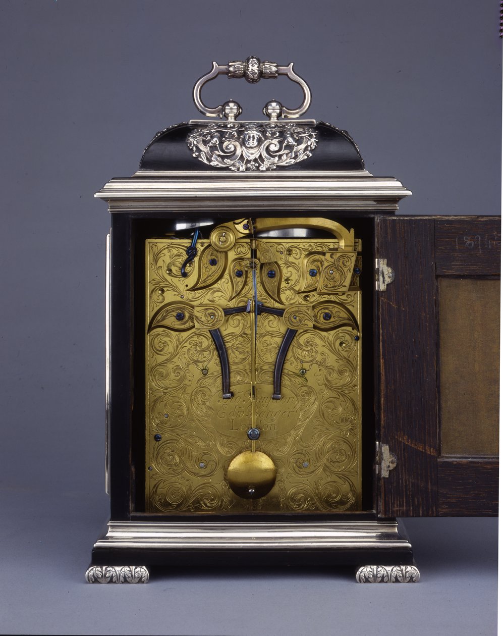 The Barnard Tompion, Tompion ja Banger, Lontoo, nro 460, iskevä kulmakello, n. 1708 tekijältä English School