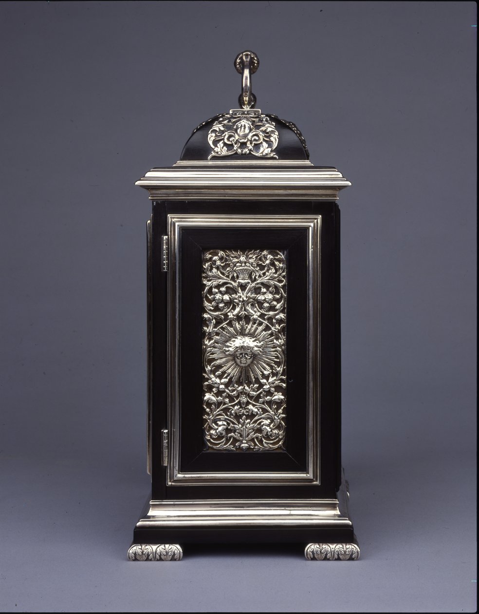 The Barnard Tompion, Tompion ja Banger, Lontoo, nro 460, iskevä kulmakello, n. 1708 tekijältä English School