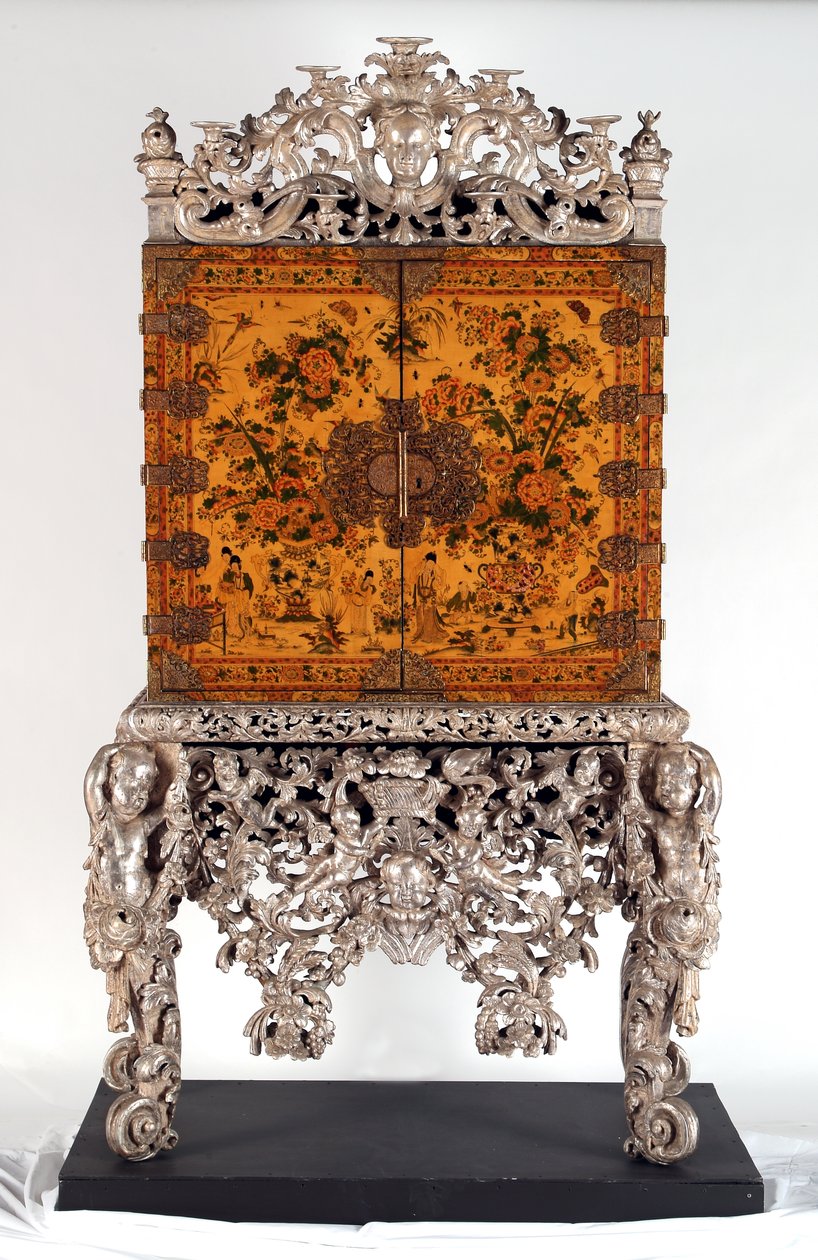 Witcombe Cabinet, n. 1697 (japanilainen ja hopeoitu puu) tekijältä English School