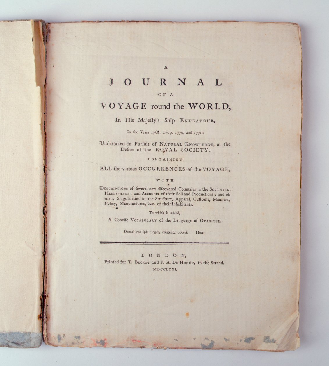 Otsikkolehti Journal of a Voyage Around the World in His Majestys Ship Endeavour in the Years 1768, 1779, 1770 n 1771, julkaistu Lontoossa, 1771 (painettu) tekijältä English School