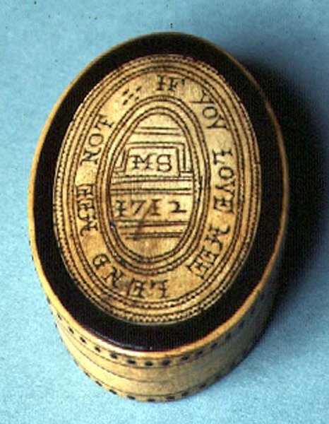Tupakkalaatikko, 1712 (puu) tekijältä English School
