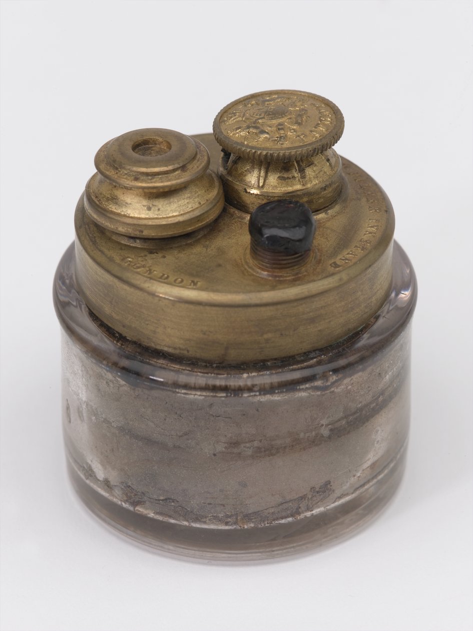 Travelling Inkwell, n. 1815 (mustesäiliö) tekijältä English School