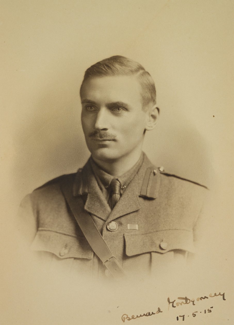Varakreivi Bernard Law Montgomery (1887-1976) 91. jalkaväkiprikaatin prikaatimajurina, 17. toukokuuta 1915 tekijältä English School
