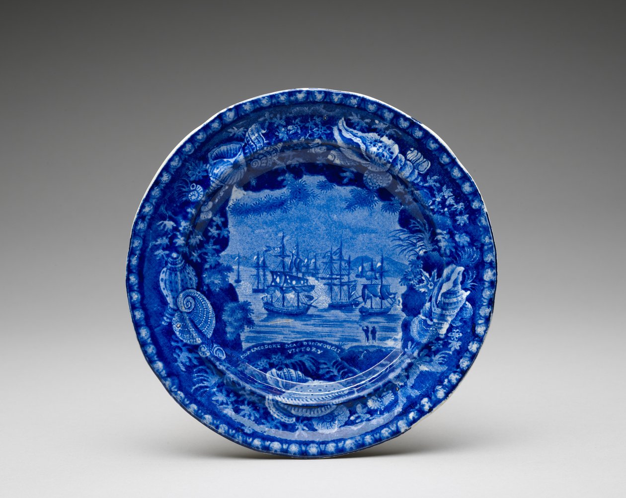 Lauta, c. 1818-1846 (lyijylasitettu keramiikka siirtopainatuksella) tekijältä Enoch Wood and Sons