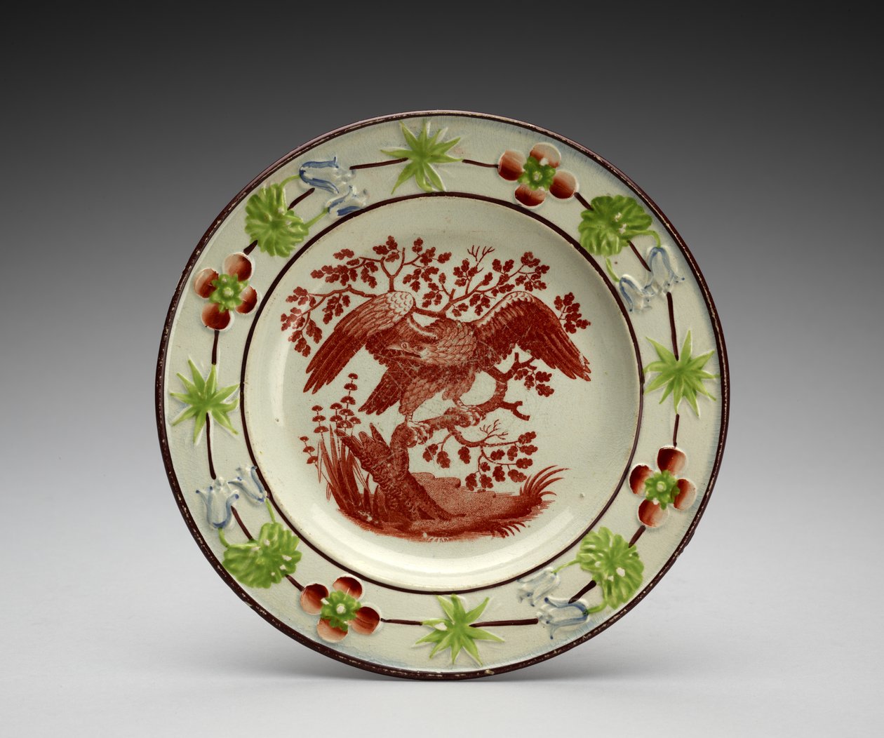 Lauta, c. 1818-1846 (lyijylasitettu keramiikka siirtopainatuksella ja emalilla) tekijältä Enoch Wood and Sons