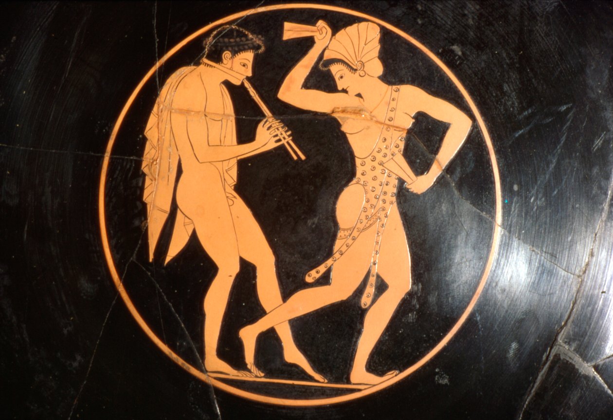 Drinking Cup, Kylix of Girl Dancing with Youth Playing huilu, Ullakko, c510 eKr. tekijältä Epikektos