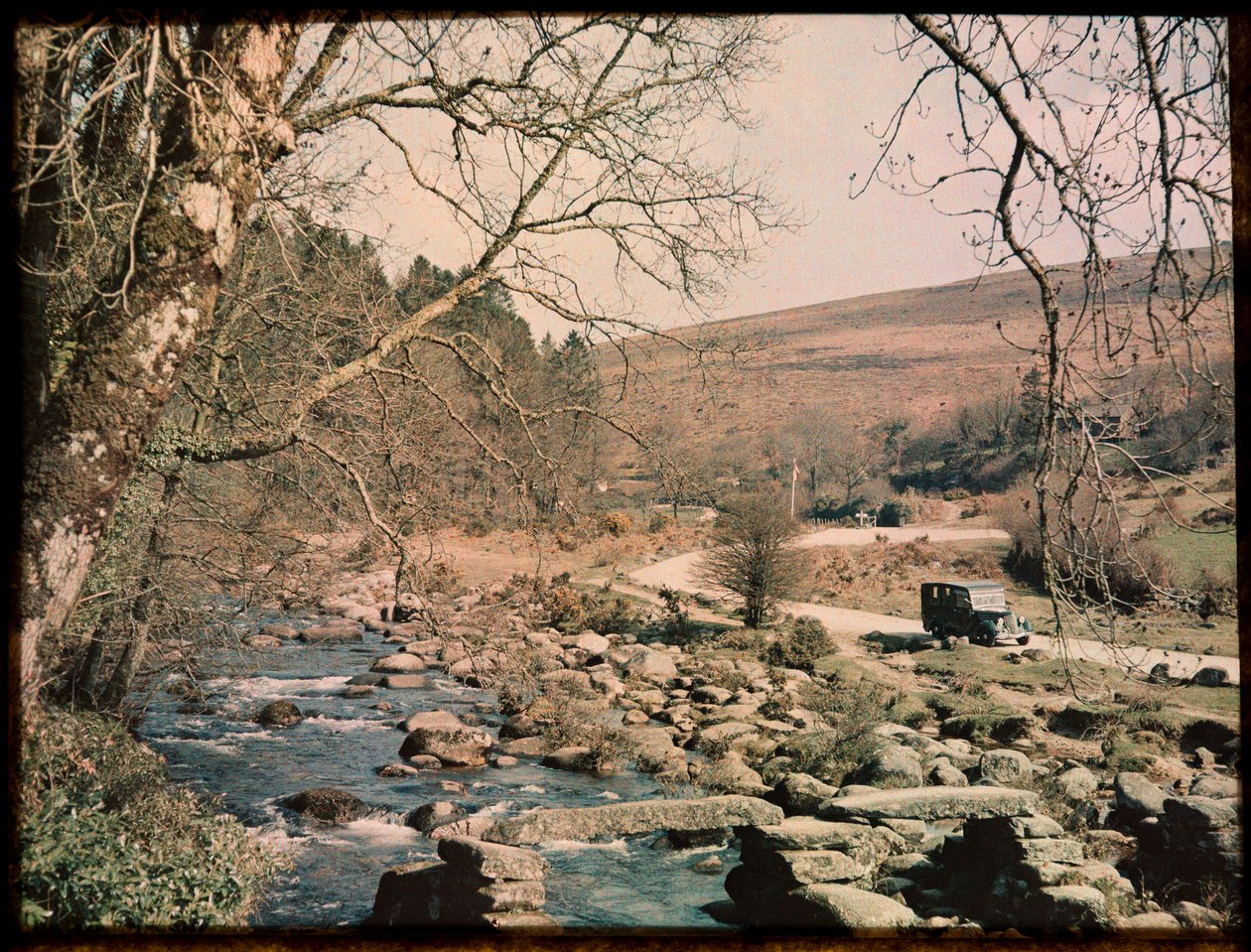 Clapper Bridge, Dartmeet, Widecombe in the Moor, Teignbridge, Devon, Yhdistynyt kuningaskunta. tekijältä Eric Maybank