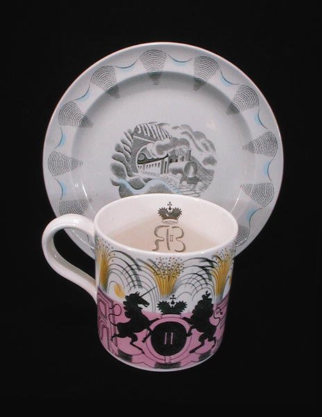Coronation Muki ja "Travel" -lautanen, Wedgwood tekijältä Eric Ravilious