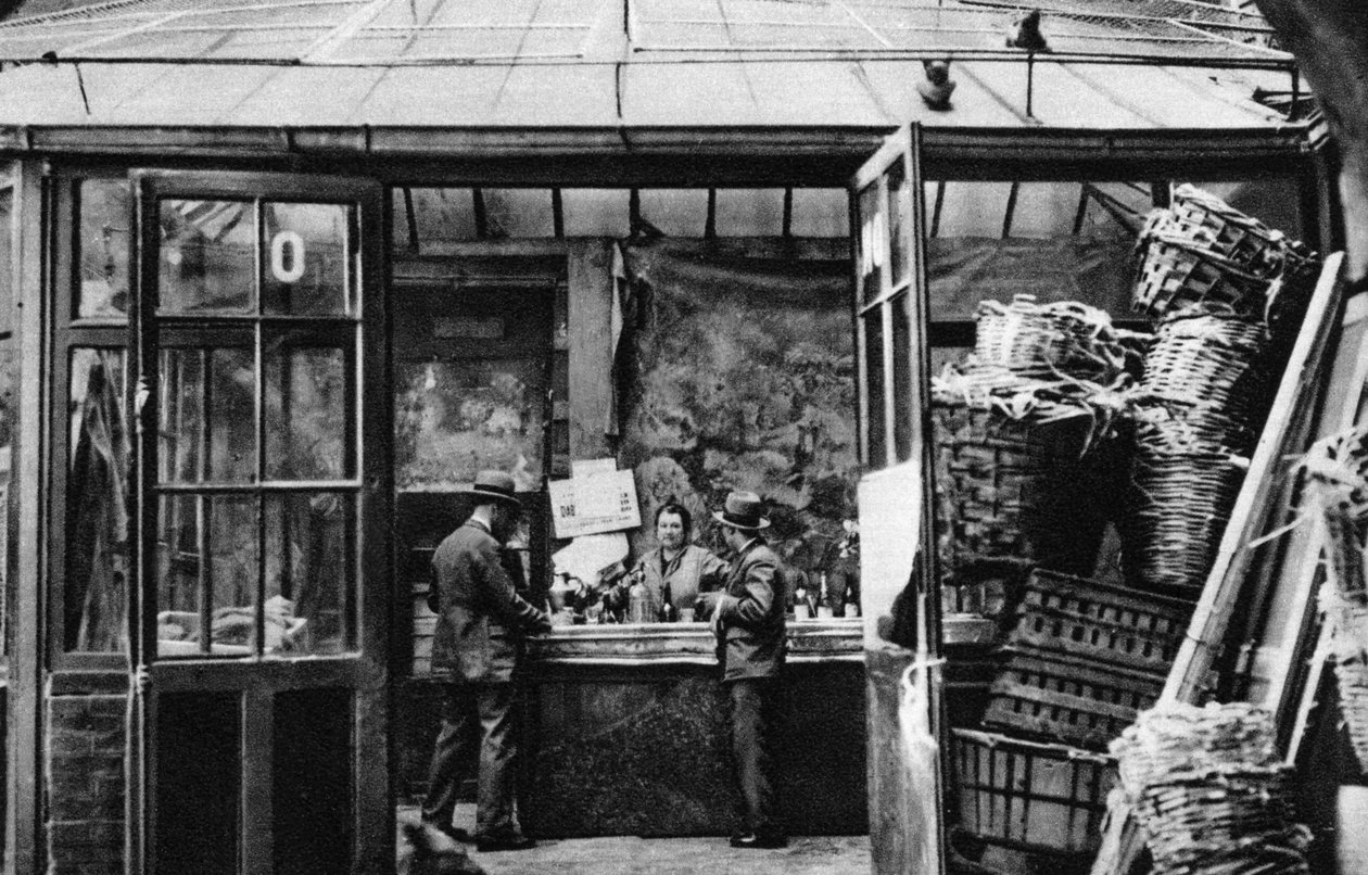 Baari Central Market -korttelissa, Pariisissa, 1931. tekijältä Ernest Flammarion
