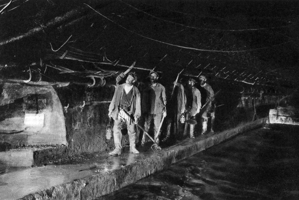 Viemäripuhdistimet pääviemärissä, Pariisi, 1931 tekijältä Ernest Flammarion