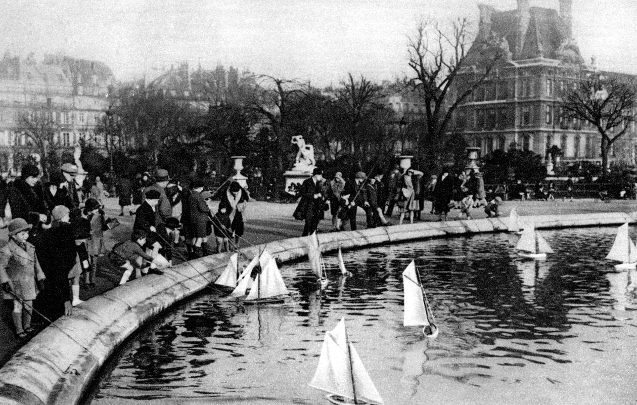 Leluveneitä Tuileries Gardensissa, Pariisissa, 1931. tekijältä Ernest Flammarion