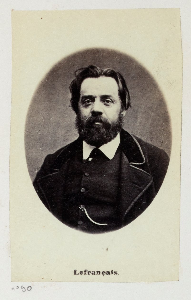 Lefrançois Adolphe Gustave, joka tunnettiin nimellä Gustave Lefrançais (1826-1901). Opettajana hän perusti vuonna 1849 yhdessä Pauline Rolandin (1805-1852) kanssa sosialististen opettajien yhdistyksen. Kommuunin jäsenenä hän kuului työ- ja tekijältä Etienne Carjat