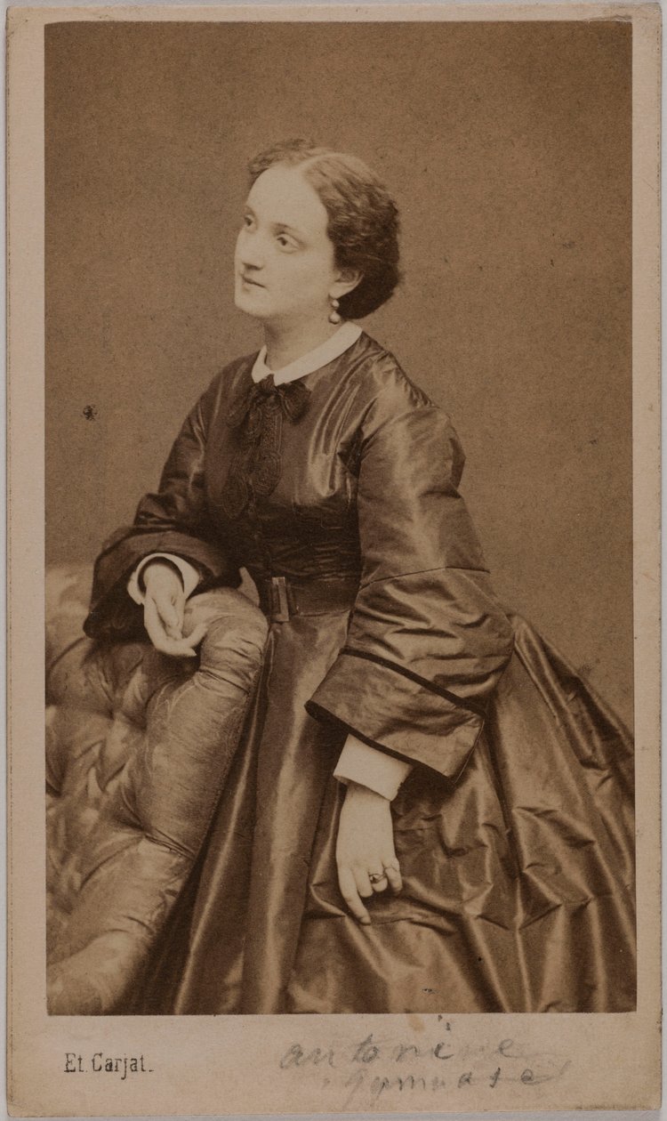 Antoninen (oikealta nimeltään Marie Pélissé), (1836-1900), (näyttelijä) muotokuva tekijältä Etienne Carjat