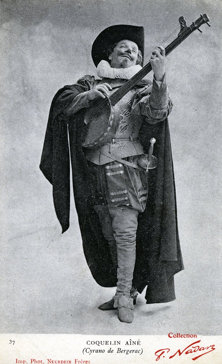 Constant Poppy eli Coquelin aîné (1841 - 1909) kuvattuna Cyrano de Bergeracin asussa (kuva) tekijältä Etienne Neurdein