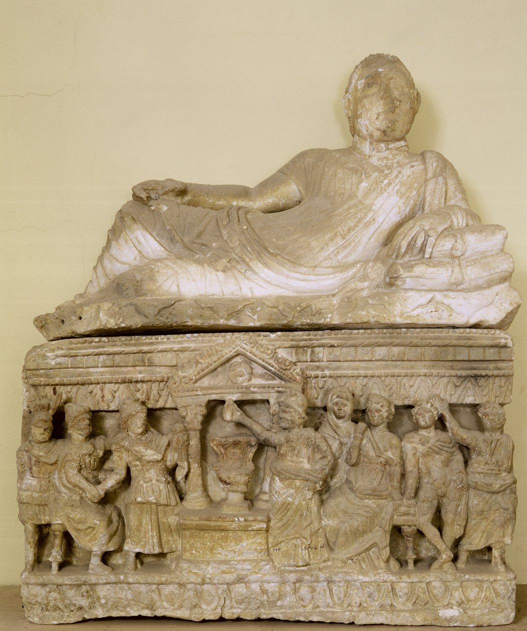 Cierary uurna (alabasteri) tekijältä Etruscan
