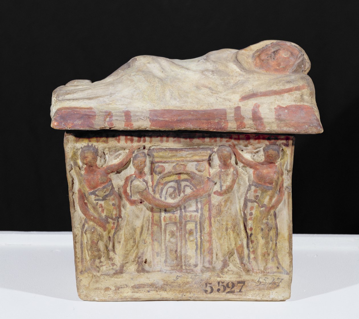 Etruskien polttouurna, 1. vuosisadan alku eKr. (terrakotta) tekijältä Etruscan