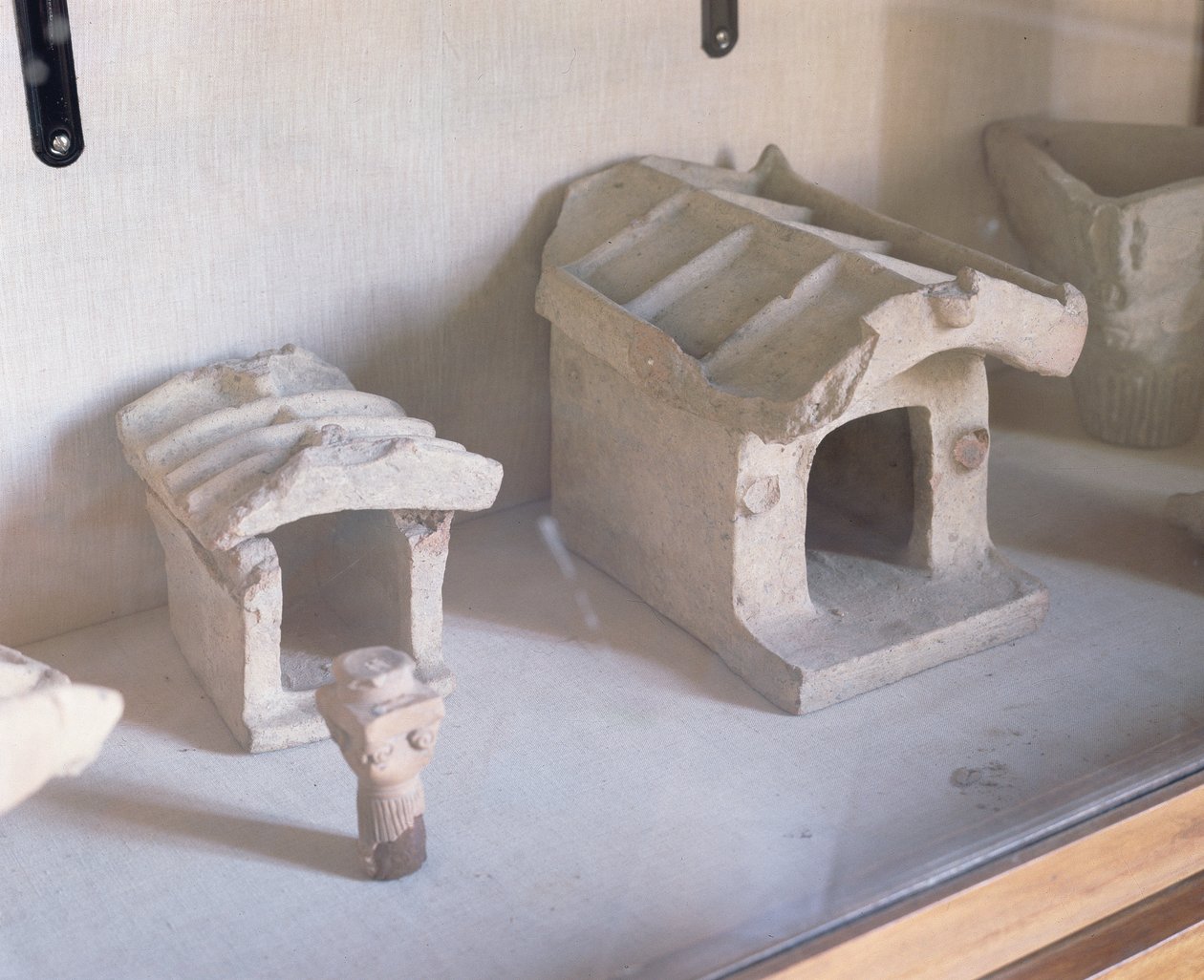 Hautausuurnat (savesta) tekijältä Etruscan