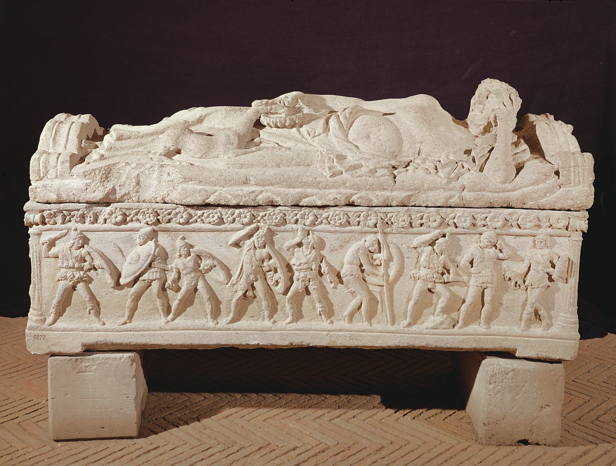 Sarkofagi, "mies vasikan kanssa" (terrakotta) tekijältä Etruscan