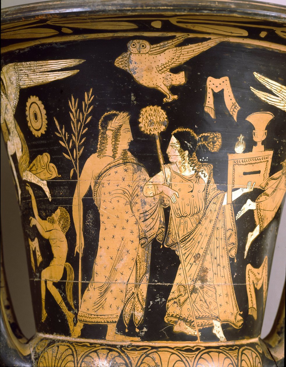 Antiikki etruski: kellokraatteri edustaa Troijan tuhoa: yksityiskohta Dionysosta ja Arianea. Falerii Veteres (Civita Castellana). 350-300 eaa. Rooma, Villa Giulian kansallismuseo tekijältä Etruscan