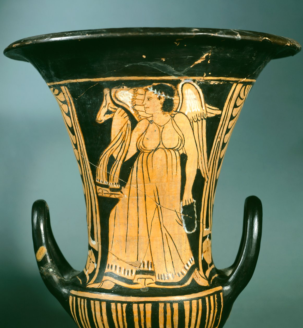 Berkeley Painterin verhiökrater (iso maljakko), joka kuvaa siivellistä henkeä. Etruskien sivilisaatio, 4. vuosisadalla eKr. tekijältä Etruscan
