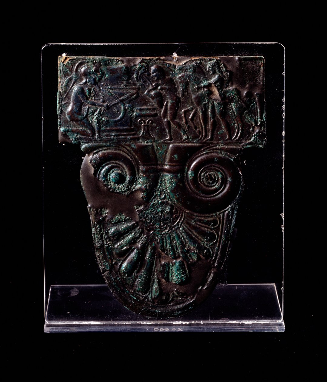 Etruskien sivilisaatio: Troilus-myyttiin viittaava pronssinen muistolaatta 520 eKr. (Etruskien taide: Troilus-myyttiin viittaava pronssinen muistolaatta, 520 eKr.) Dim 15x11,7 cm Firenze, Museo Archeologico, inv 63588 - Etruskien taide: Troilus-myyttiin vi tekijältä Etruscan
