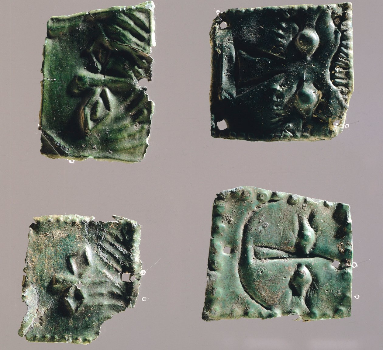 Ex-voto pronssissa silmiä kuvaavassa levyssä. Esineitä Reithia Esten (Venetsia) pyhäkön esineistä. Etruskien sivilisaatio, 5.-4. vuosisata eKr. tekijältä Etruscan