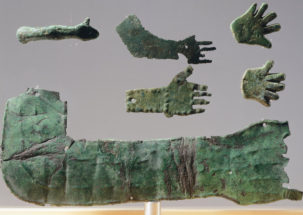 Ex-voto pronssilevyssä, joka kuvaa yläraajoja. Esineitä Reithia Esten (Venetsia) pyhäkön esineistä. Etruskien sivilisaatio 5.-4. vuosisadalla eKr. tekijältä Etruscan