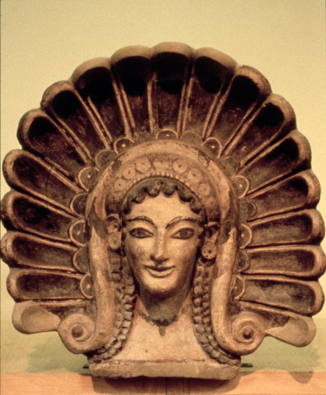 Kiinnitys etruskien temppelissä Veiissä, 6. vuosisadalla eKr. (monivärinen keramiikka) tekijältä Etruscan