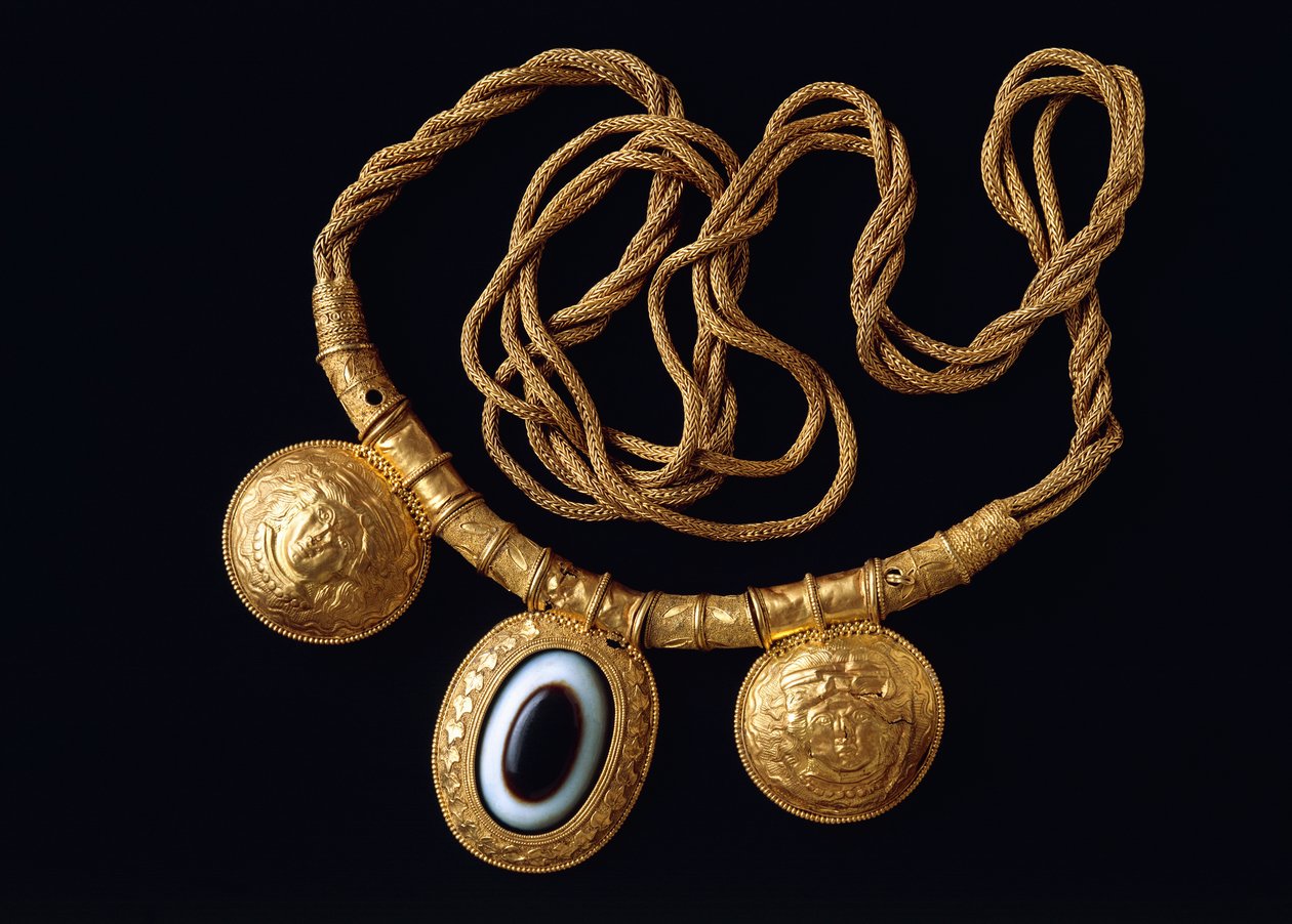 Kultaketjukaulakoru ja bullat, Todista (Umbria). Etruskien sivilisaatio, 4. vuosisadalla eKr. tekijältä Etruscan
