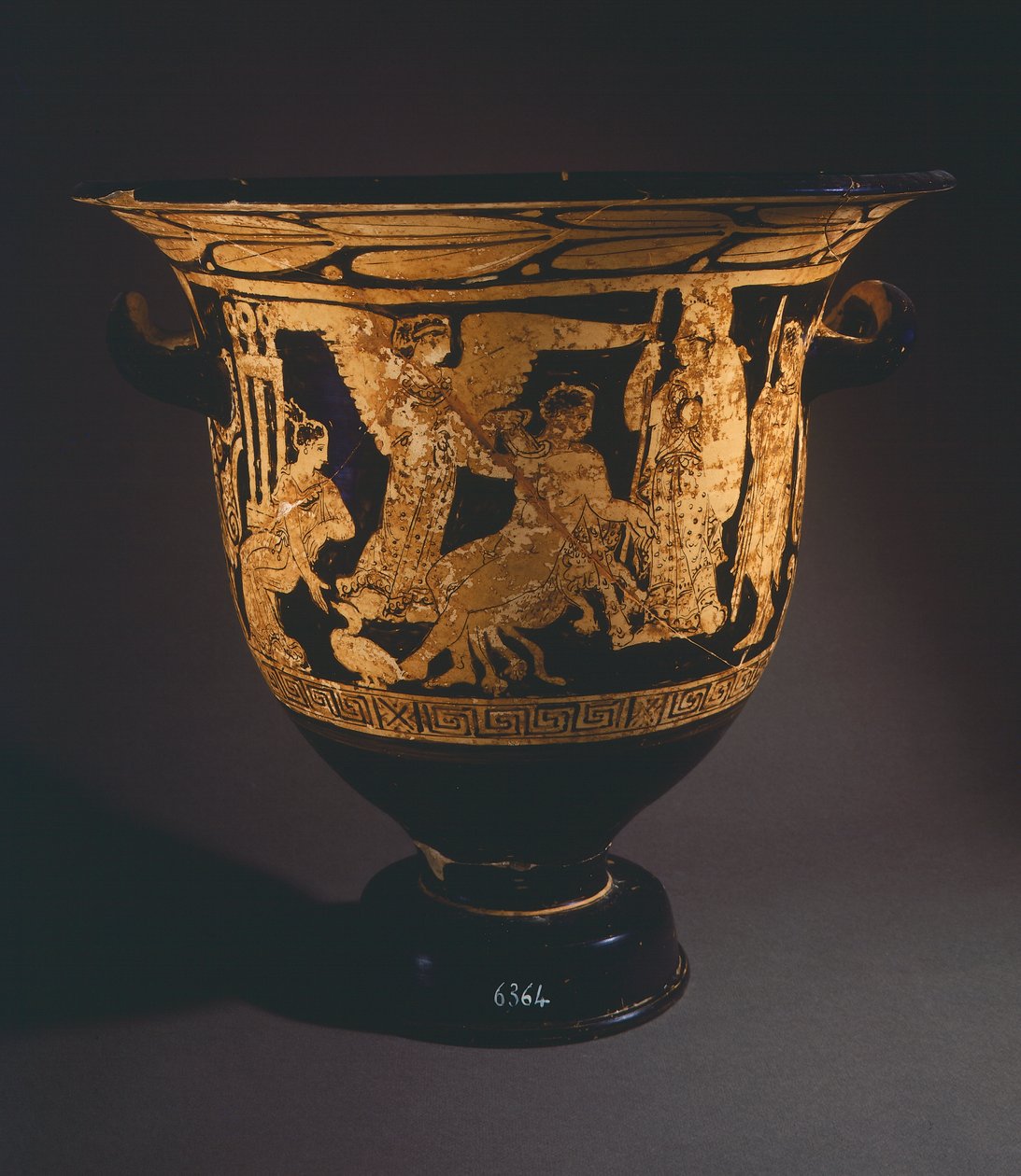 Nepi Painterin kraatteri (iso maljakko). Punahahmoista keramiikkaa Corchianosta (Lazio). Etruskien sivilisaatio, 4. vuosisadalla eKr. tekijältä Etruscan