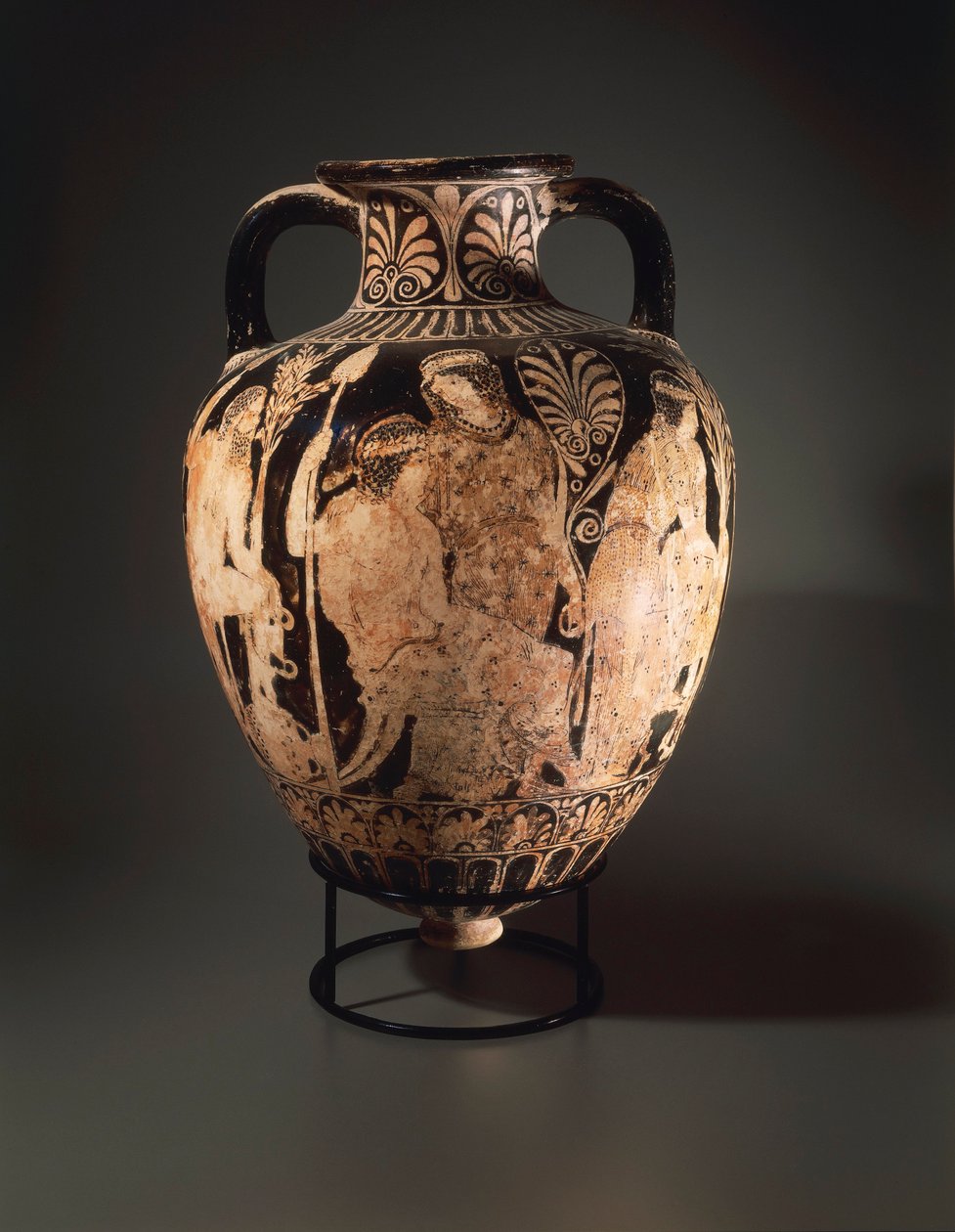 Punahahmoista keramiikkaa, Perugian taidemaalarin terävä amfora tekijältä Etruscan