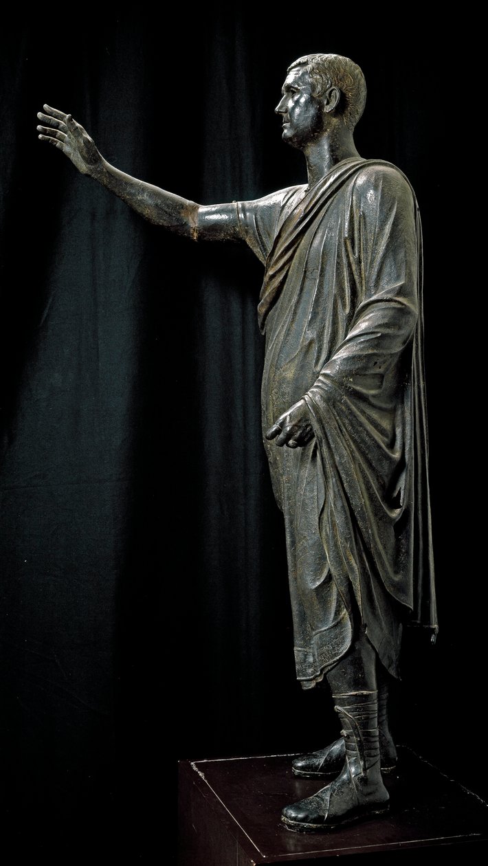 Roomalainen etruskien taide: Aulo Metellon pronssinen patsas nimeltä Harangueur - 80 eKr., Pilasta Perugian lähellä, Dim. 179 cm - Firenze, Museo Archeologico - Aule Metele (Aulus Metellus) muotokuva, joka tunnetaan myös nimellä The Orator (L