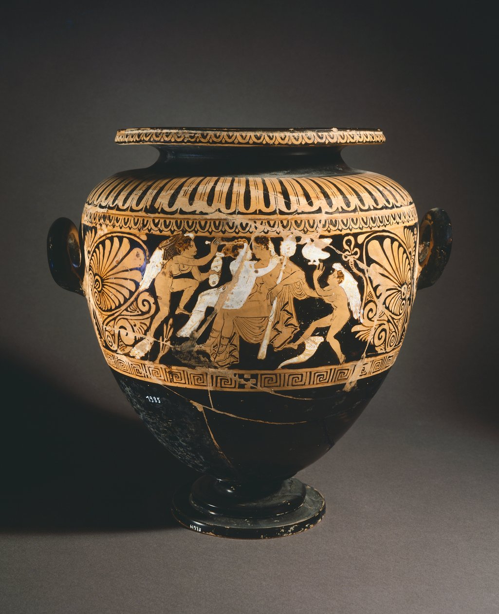 Stamnos (nesteen varastointiastia). Punahahmoista keramiikkaa Poranosta (Umbria). Etruskien sivilisaatio, 4. vuosisadalla eKr. tekijältä Etruscan