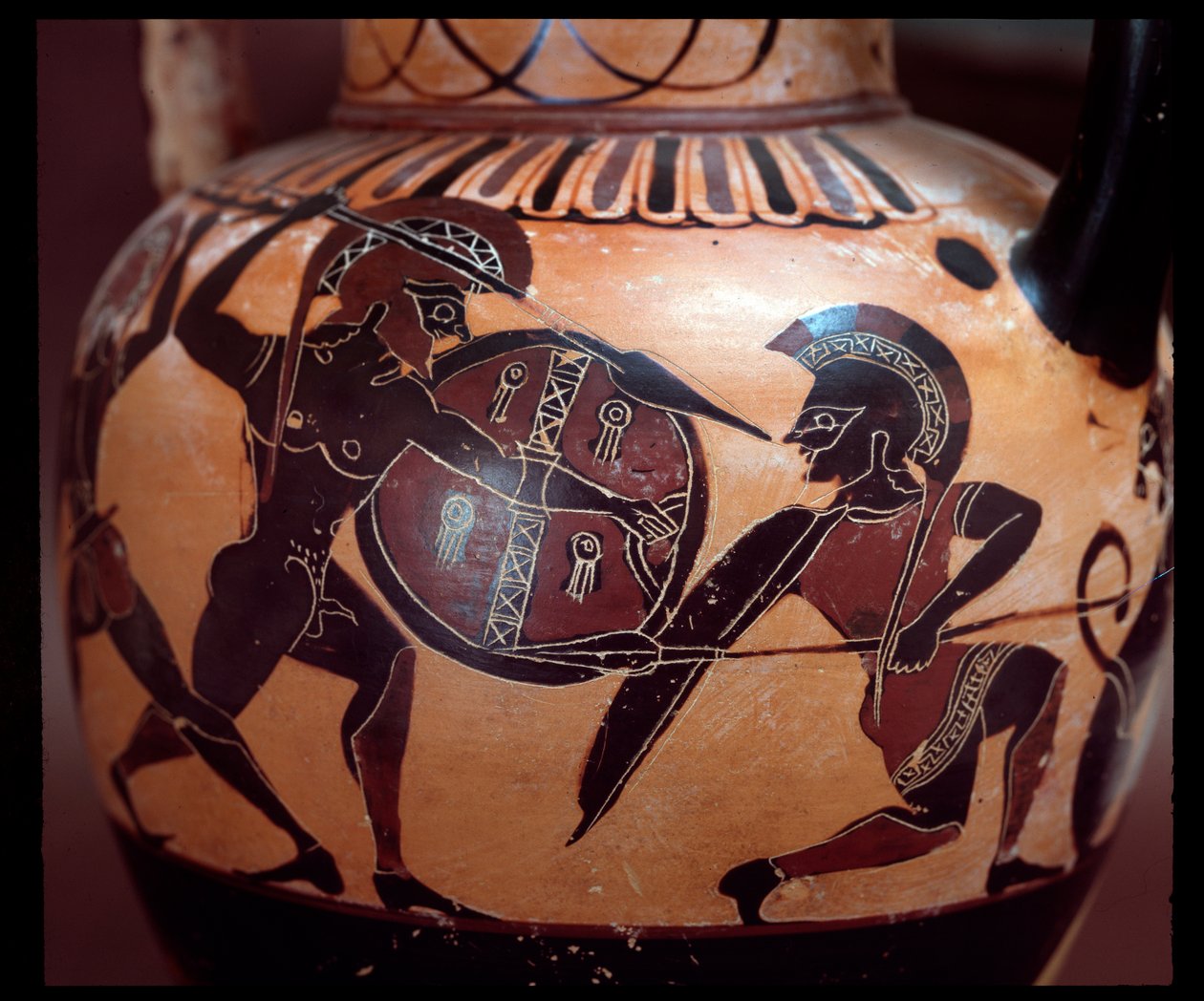 Terrakotta-amfora, joka esittää kahden sotilaan kaksintaistelua, 520-500 eaa. tekijältä Etruscan