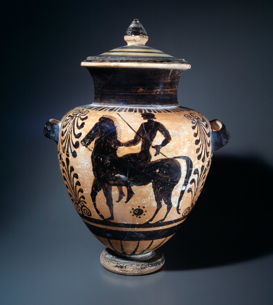 Ratsastajaa edustava terrakottastamnos, 500-490 eaa tekijältä Etruscan