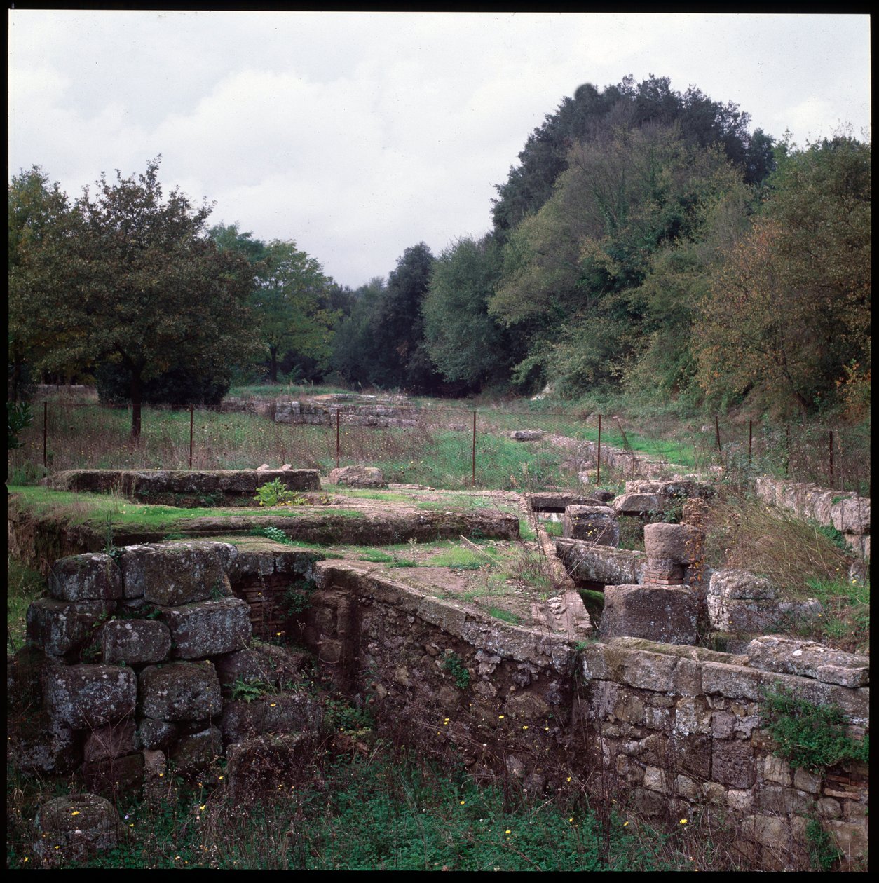 Etruskien sivilisaatio: näkymä Veion paikalle (Veies) 8.-4. vuosisata eKr. (Etruskien taide: näkymä Veiin paikalle, 8.-4. vuosisata eKr.) Lazio Italia tekijältä Etruscan Etruscan