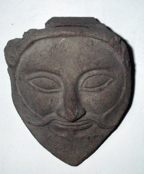 Naamio (kivi) tekijältä Etruscan Etruscan