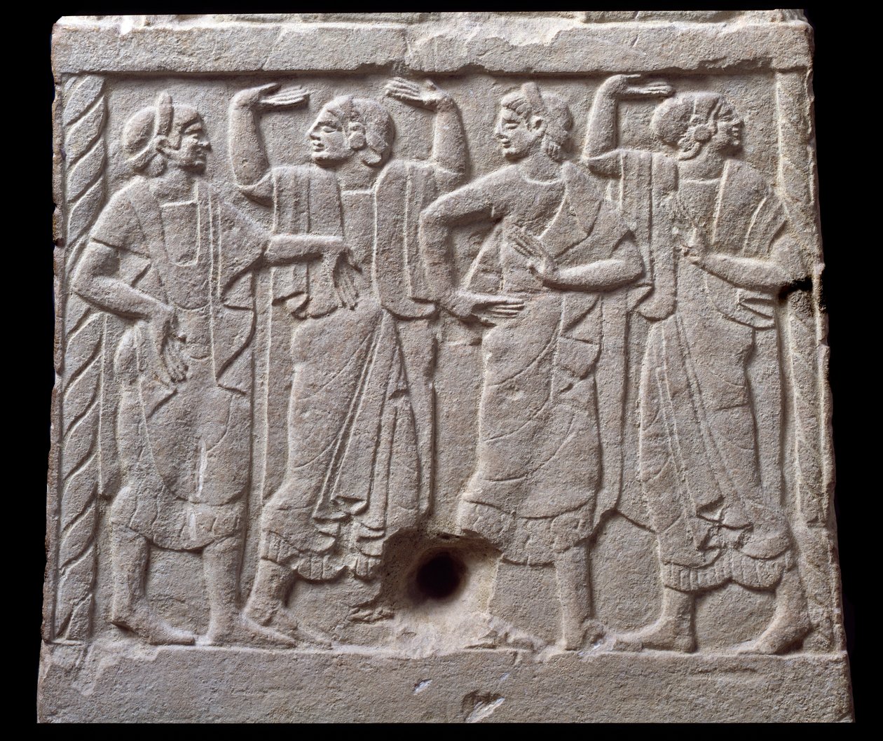 Relief tanssijoiden kanssa Chiusin marmorista virstanpylvästä Italiassa 6. vuosisadalla eKr tekijältä Etruscan Etruscan