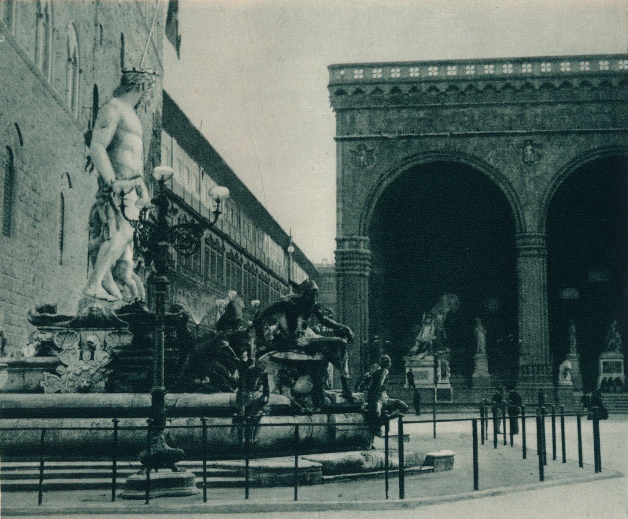 Bartolomeo Ammanatin Neptunuksen suihkulähde ja Loggia dei Lanzi, Firenze, Italia, 1927 tekijältä Eugen Poppel