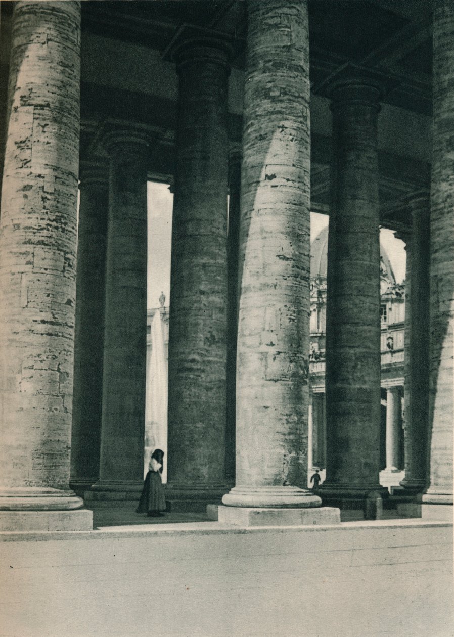 Osa pylväikköstä St Peters Squarella, Rooma, Italia, c1926 1927 tekijältä Eugen Poppel