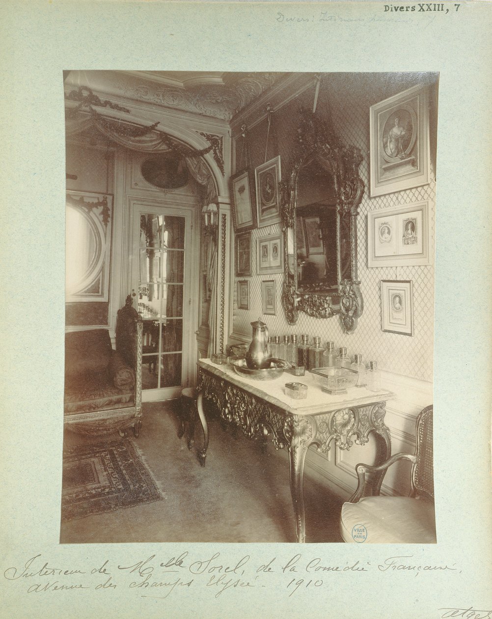 Cecile Sorelin kodin sisustus osoitteessa 99 Avenue des Champs Elysees, 1910 tekijältä Eugène Atget