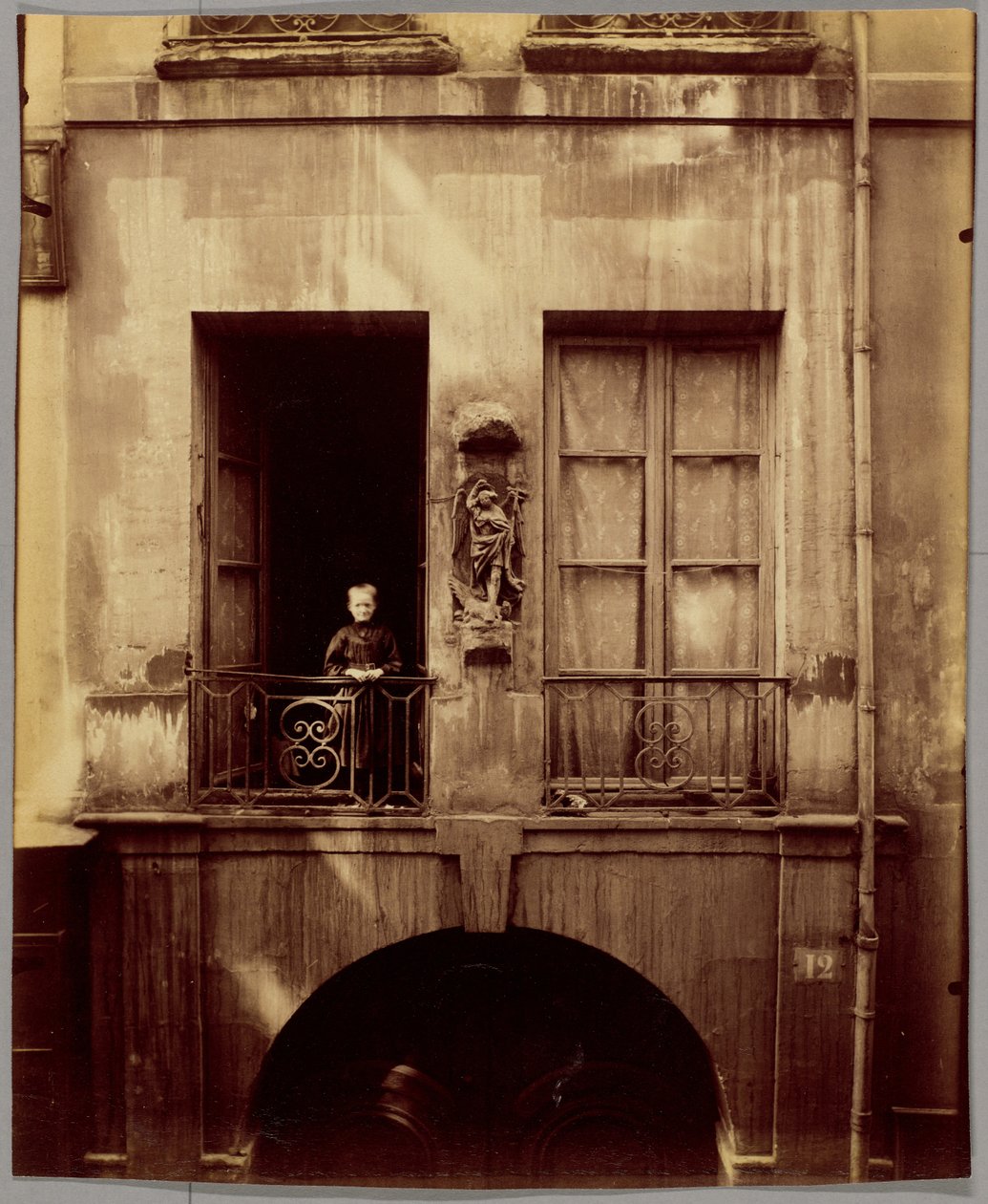 Entinen Collège de Chanac, Rue de Bièvre 12 tekijältä Eugène Atget