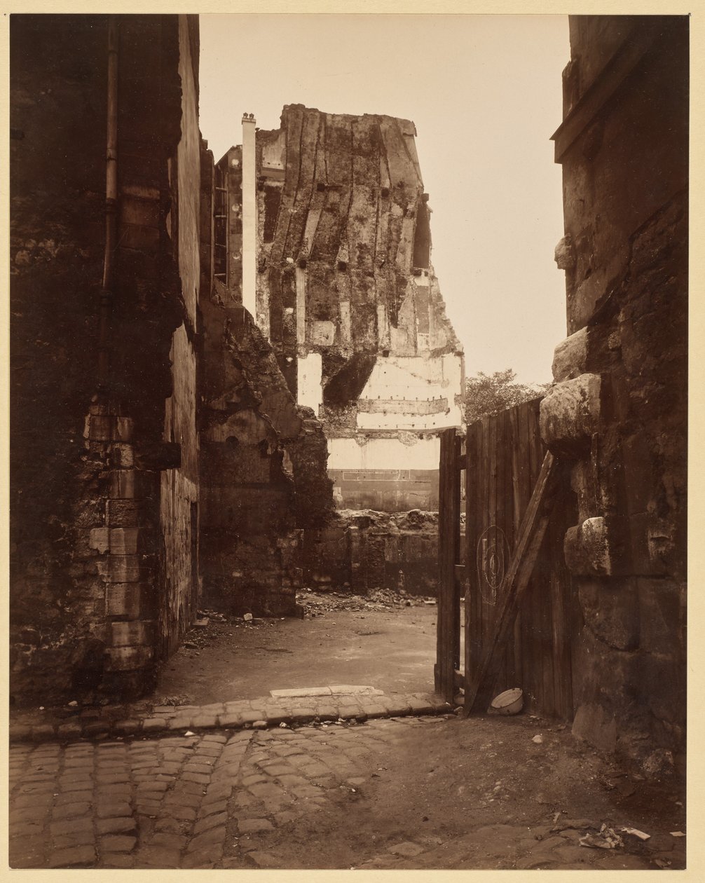 Rue du Cimetière -kadun kulma, Saint-Benoît tekijältä Eugène Atget