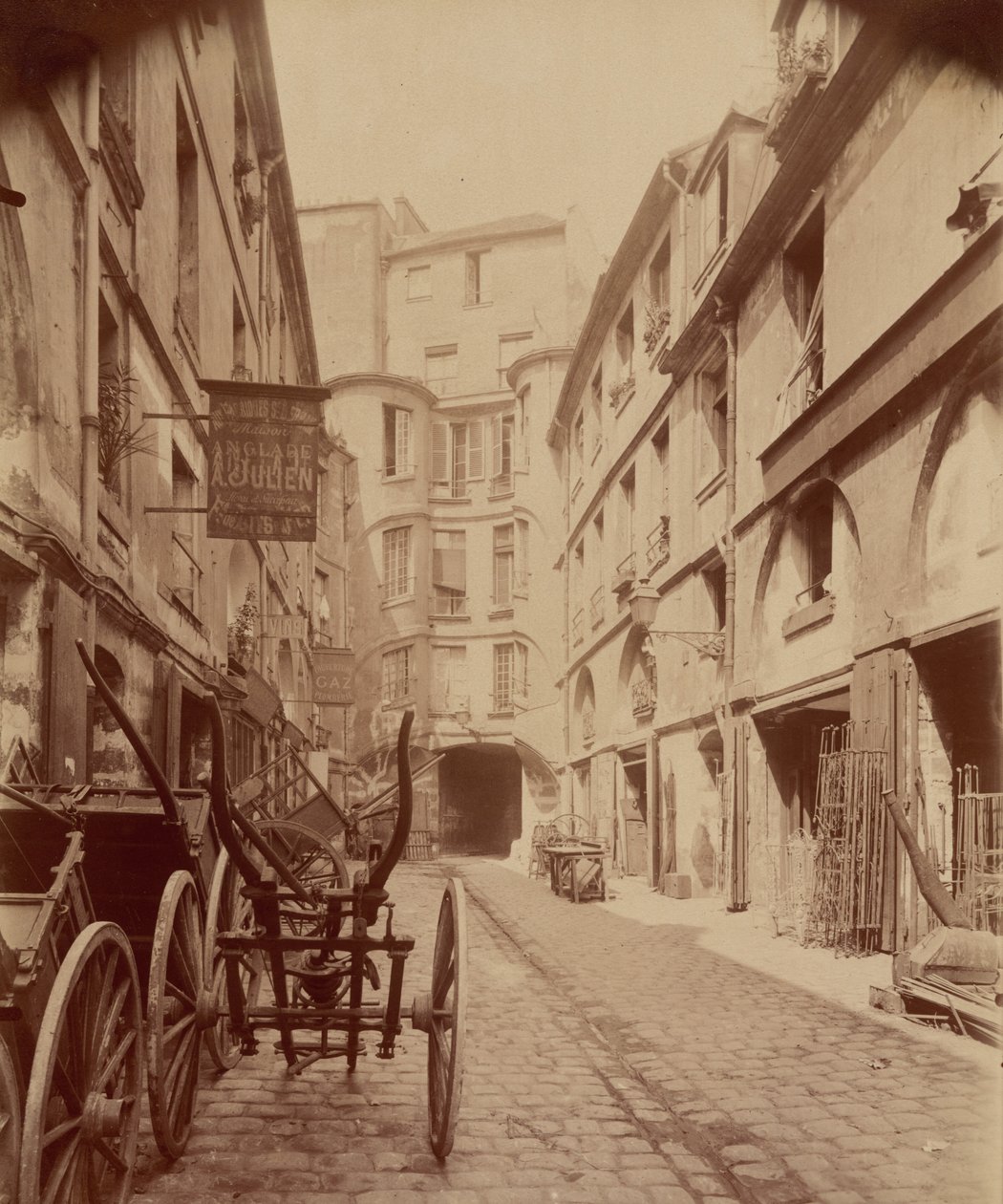 Cour du Dragon tekijältä Eugène Atget