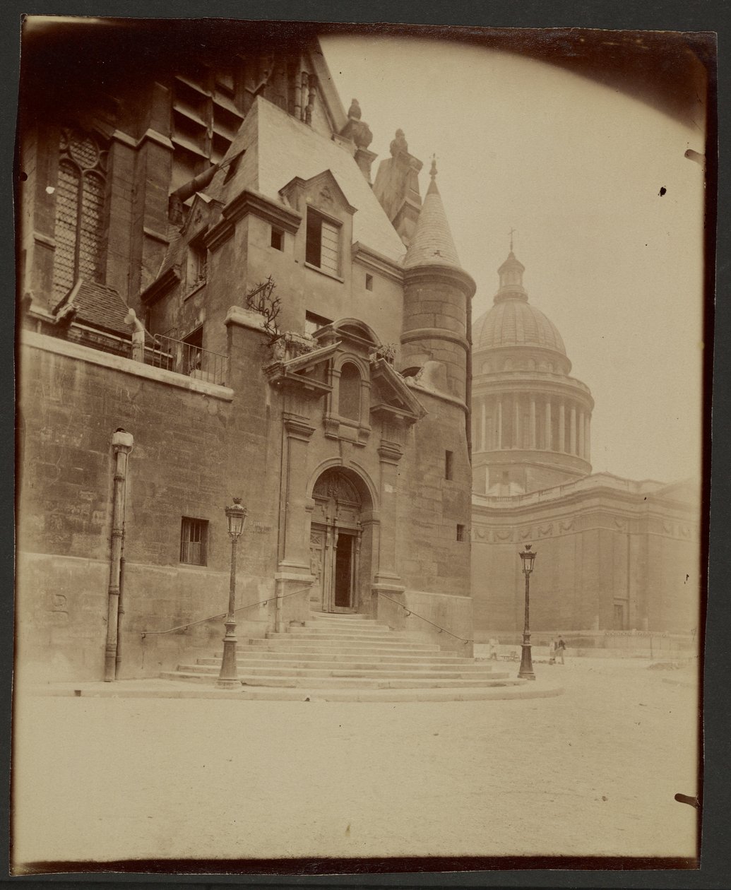 [Saint-Étienne-du-Montin kirkko ja Panthéon] tekijältä Eugène Atget