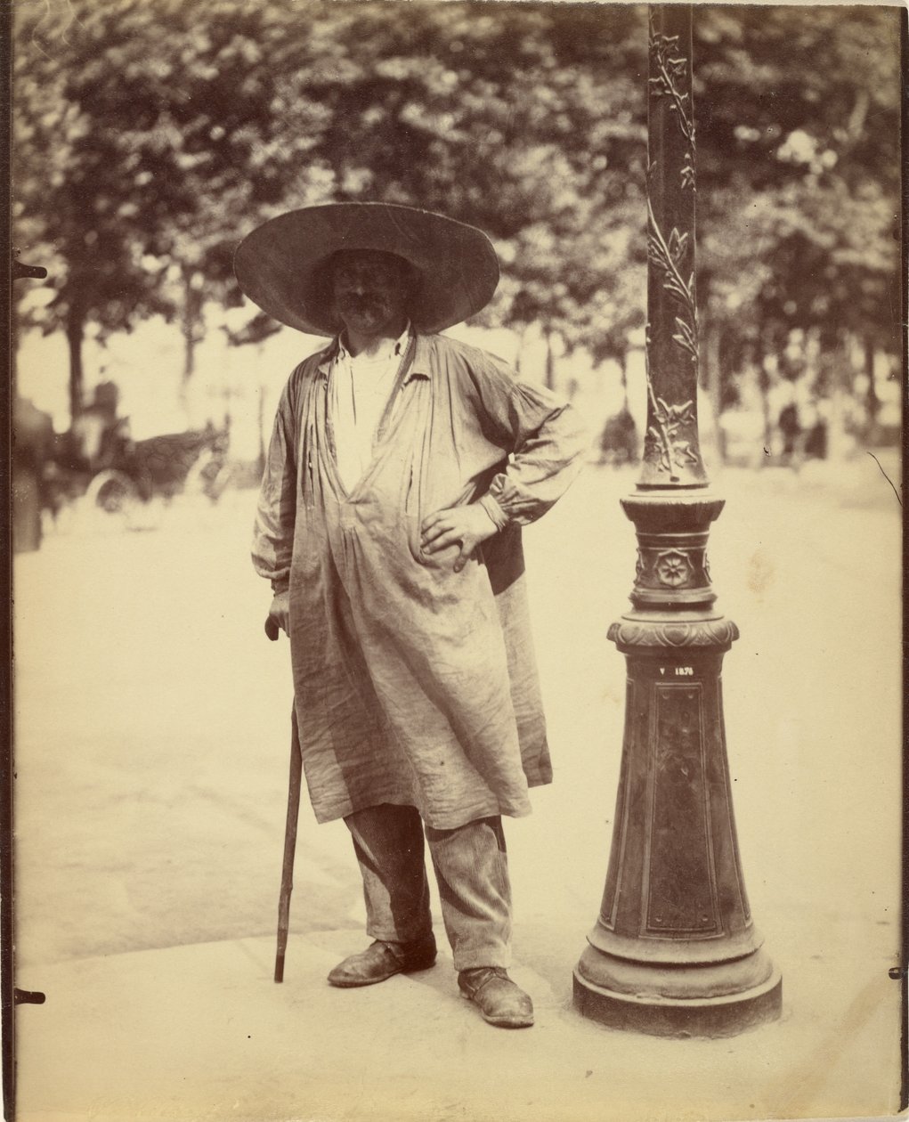 Kauppahallien kantaja tekijältä Eugène Atget